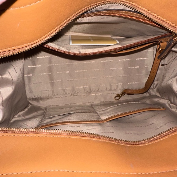 ✨🐍 VGUC Michael Kors Large Satchel with Metallic Snake Print Embellishment 🐍✨ - Picture 4 of 5